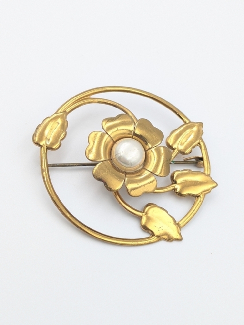 Vintage gold tone large Art Nouveau flower faux pearl circle brooch pin